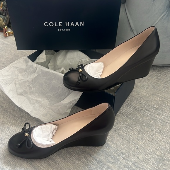 Cole Haan NIB never worn ballet wedge shoe black size 7 - Picture 3 of 9